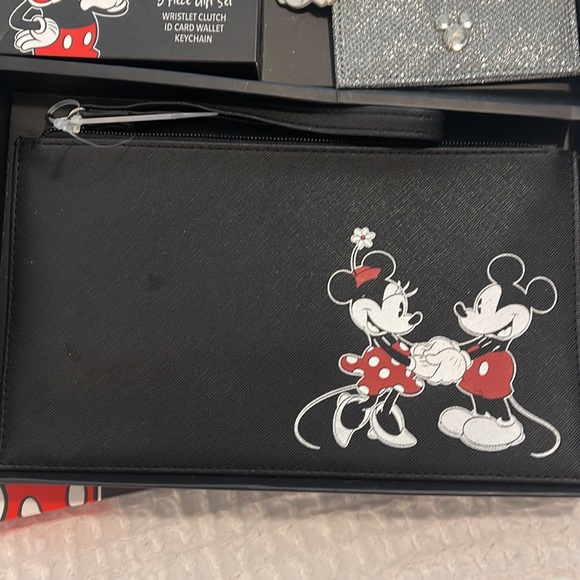 Disney Mickey Mouse 3 Piece Gift Set - Picture 4 of 6